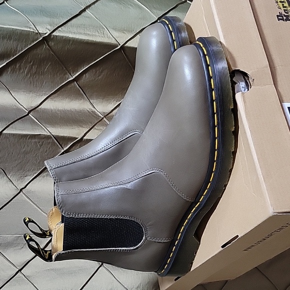 NWT- Dr. Martens ‘2976 Carrera Chelsea’ Boot in Olive main image 4